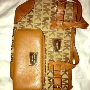 Michael Kors Purse/wallet